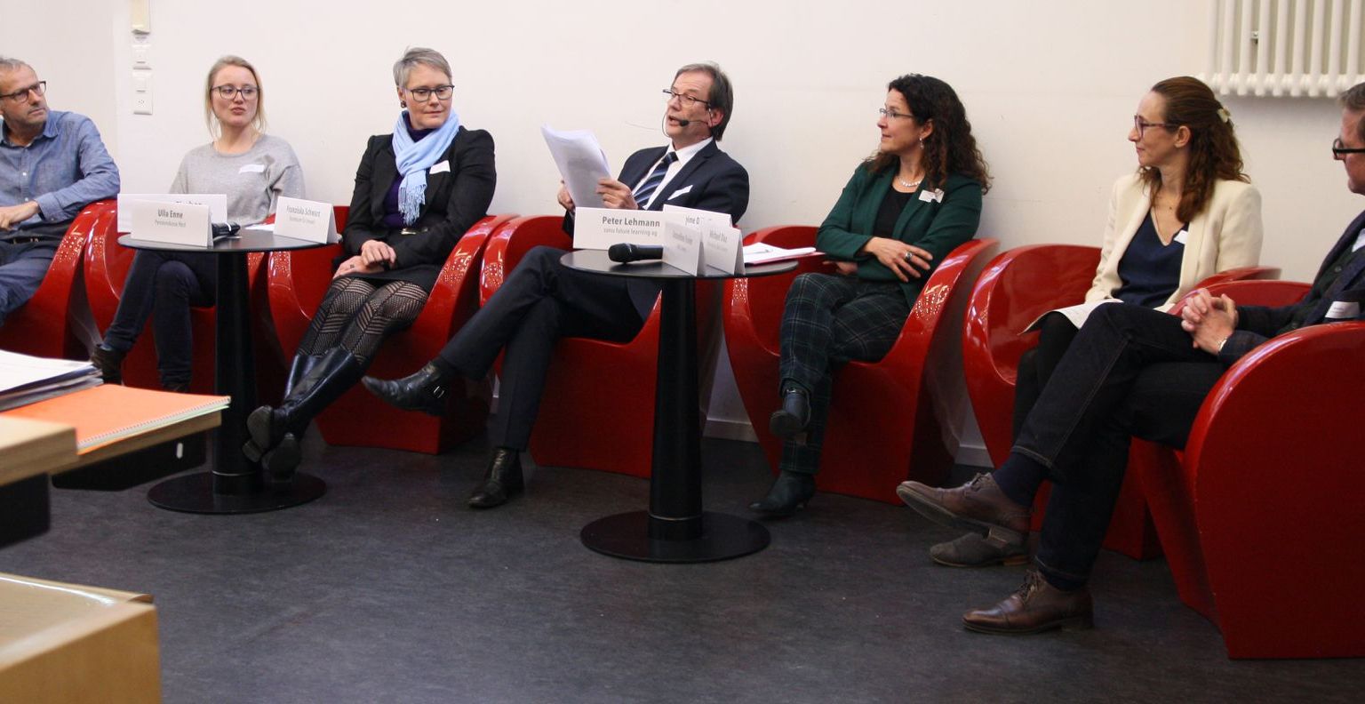 Markus Fischer, Ulla Enne, Franziska Schwarz, Peter Lehmann, Sabine Döbeli, Amandine Favier und Michael Diaz (de gauche)