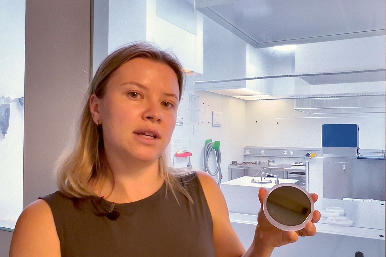 L’électronicienne quantique Maria Hämmerli développe des photodiodes dans l’entreprise Albis Optoelectronics AG à Rüschlikon ZH. L’électronicienne quantique Maria Hämmerli développe des photodiodes dans l’entreprise Albis Optoelectronics AG à Rüschlikon ZH.