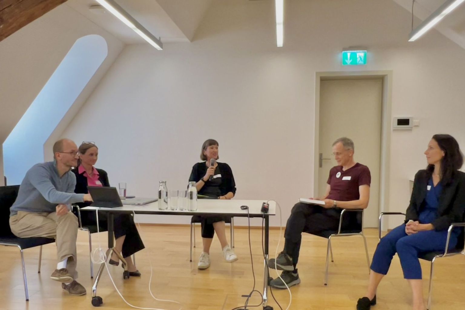 Diskussionsrunde moderiert von Martina Rychen (Mitte) Diskussionsrunde moderiert von Martina Rychen (Mitte)