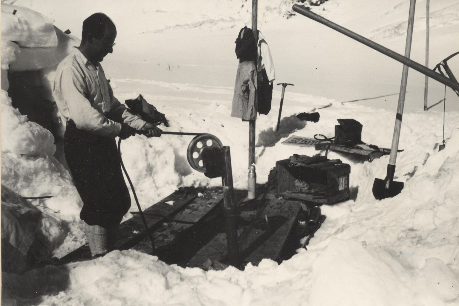 Max Perutz auf dem Jungfraujoch 1949