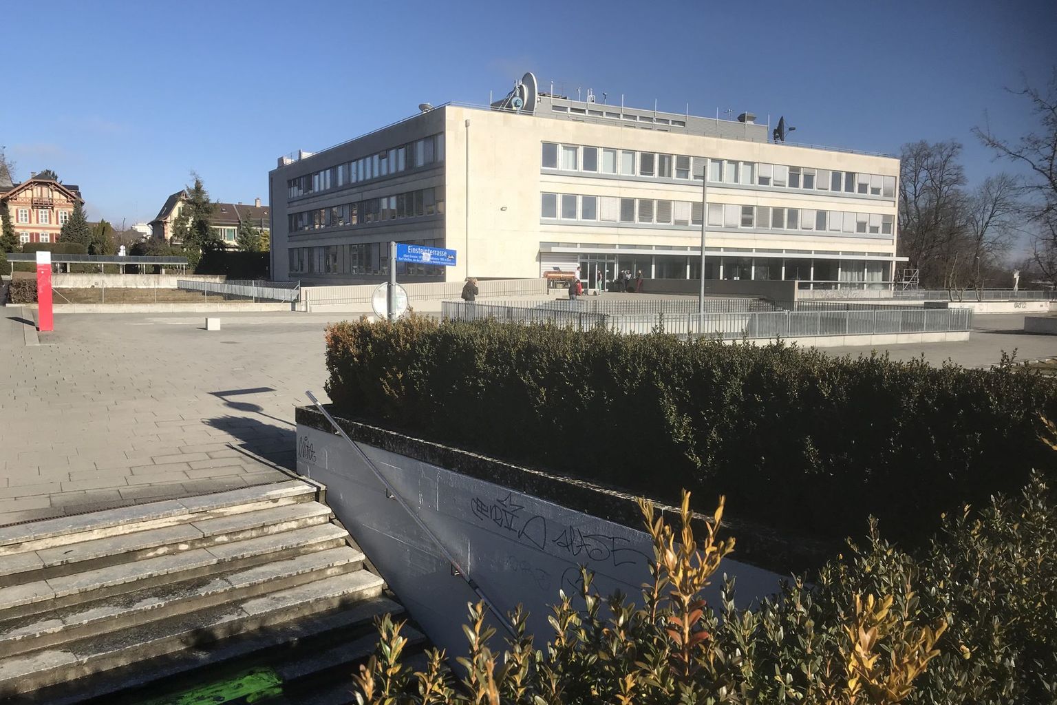 In this building physicists are trained at the University of Bern, among them the upcoming particle physicists. In this building physicists are trained at the University of Bern, among them the upcoming particle physicists.