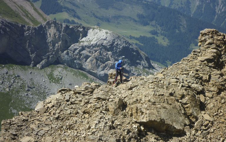 GPS Messungen zur Bestimmung der Blockgletschergeschwindigkeiten an der Arrête de l'Arpille (Sanetsch, VS). GPS Messungen zur Bestimmung der Blockgletschergeschwindigkeiten an der Arrête de l'Arpille (Sanetsch, VS).