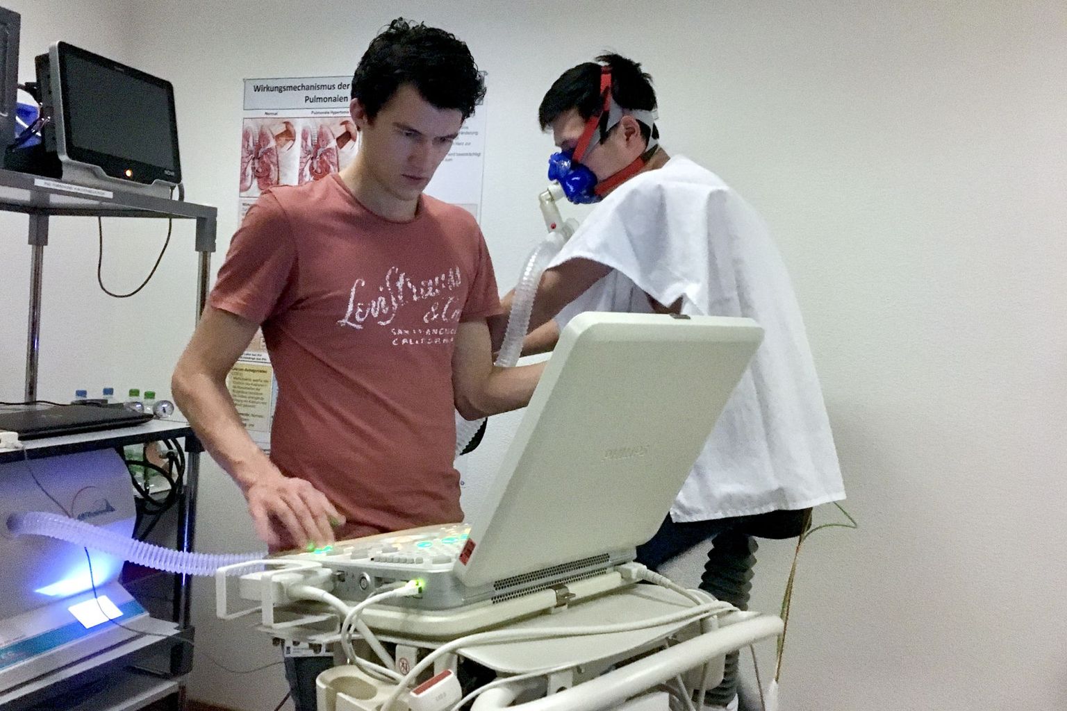 Simon Raphael Schneider a étudié la manière dont les personnes souffrant d'hypertension pulmonaire réagissent à l'altitude. Simon Raphael Schneider a étudié la manière dont les personnes souffrant d'hypertension pulmonaire réagissent à l'altitude.