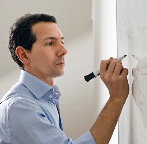 UZH Prof. Gino Isidori and his group of theoretical physicists started early to look for new explanatory models for the anomalies observed in the decay of b-quarks at the LHCb experiment. UZH Prof. Gino Isidori and his group of theoretical physicists started early to look for new explanatory models for the anomalies observed in the decay of b-quarks at the LHCb experiment.
