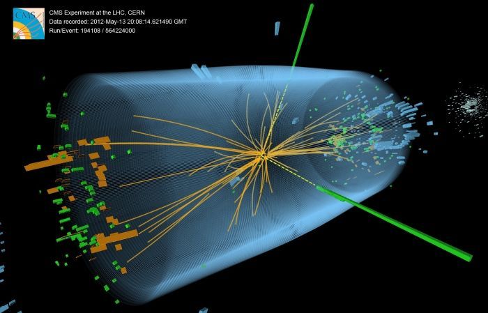 Die Aufnahme entstand am 13. Mai 2012 am CERN. Die beiden Photonen (grüne Linien) könnten die Zerfallsprodukte eines Higgs-Teilchens sein.