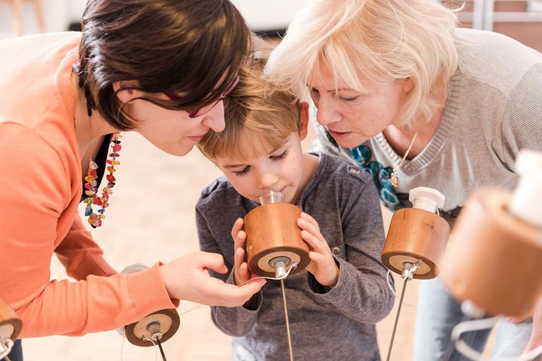 Riechen am Duftbaum Riechen am Duftbaum