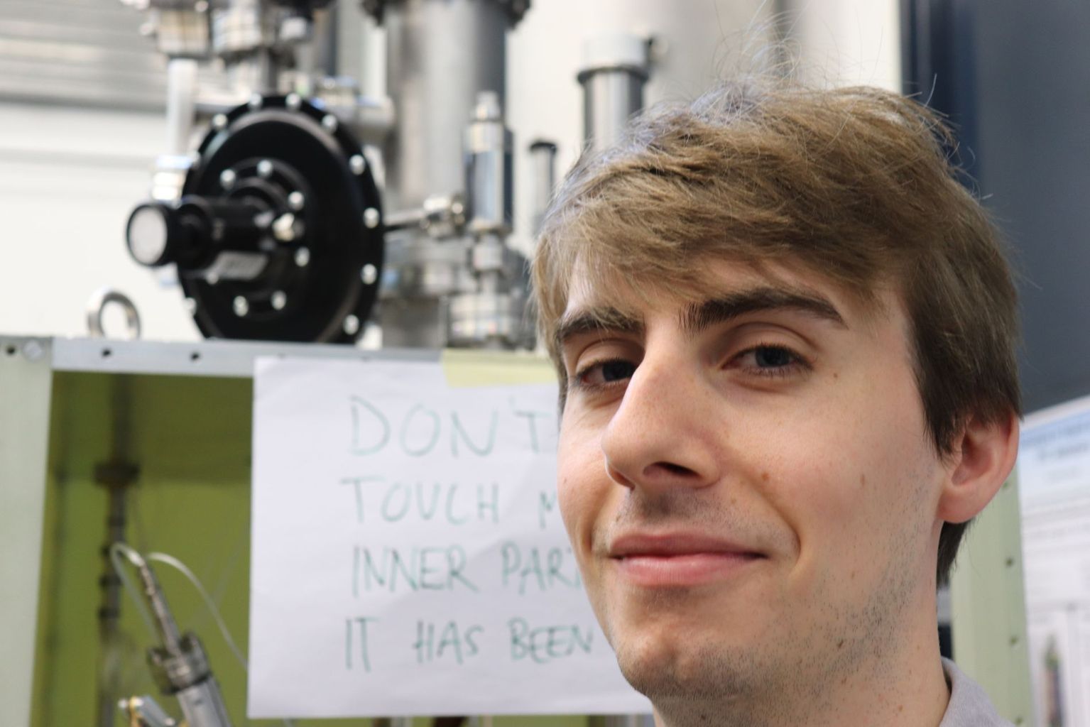 Dr. Callum Wilkinson (29) works in the research group of Prof. Antonio Ereditato at the University of Bern and prepares the DUNE expert for neutrinos research.