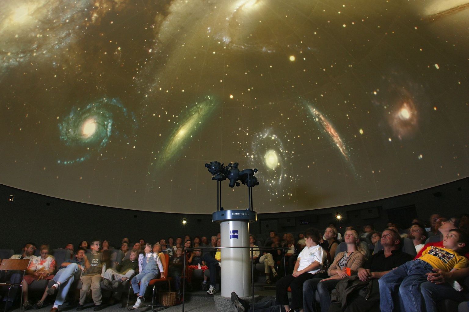 Spektaktuläre Projektionen in der 360°-Kuppel des Bodensee Planetariums
