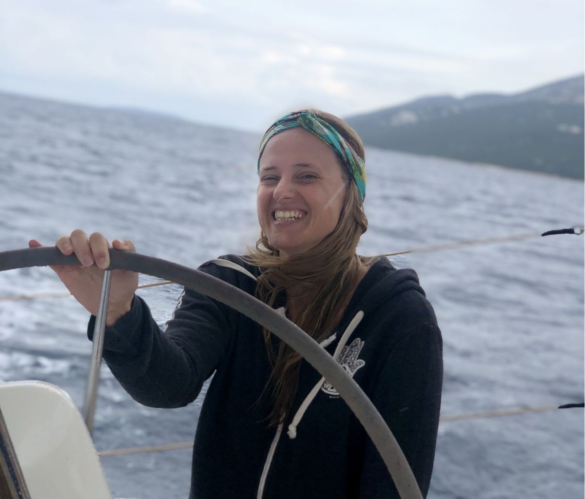 On a sailing trip: Stella Bollmann is enthusiastic about statistics, but she wants to cultivate her private life alongside her scientific activities.