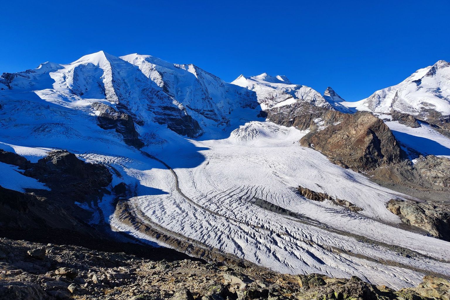 Die Gletscherwelt am Fuss von Piz Palü und Piz Bernina bleibt eindrücklich, auch nach Rekord-Verlusten, die auf dem Vadret Pers (GR) gemessen wurden.