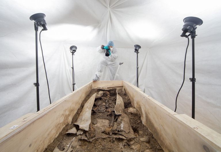 Der neu entdeckte römische Blei-Sarg gibt seine Geheimnisse preis