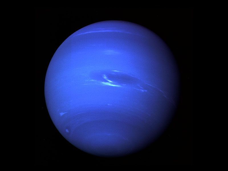 Der Planet Neptun leuchtet blau