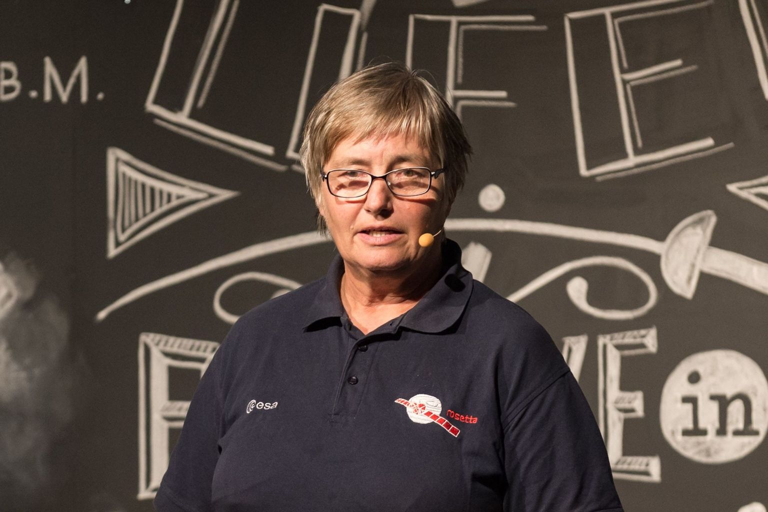 Kathrin Altwegg a accompagné la mission ROSETTA de l'Agence spatiale européenne (ESA) de 1996 à 2016 en dirigeant scientifiquement l'expérience ROSINA sur le vaisseau spatial ROSETTA. Plus tard, elle a été la première directrice du Center for Space and Habitability (CSH) à l'Université de Berne.