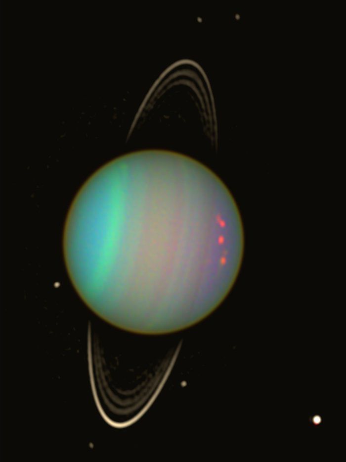 Uranus dreht mit fast 100 Grad Neigung um die Sonne