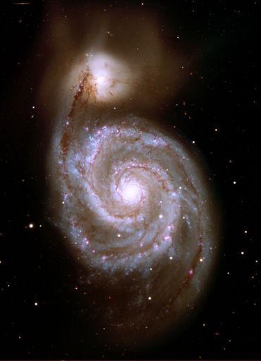 Mit seiner Messier-Katalogbezeichnung M51, auch bekannt als Whirlpool-Galaxie war eine der ursprünglichen Entdeckungen von Charles Messier, die er im Oktober 1773 gefunden hat, während er einen schwachen Kometen beobachtete.