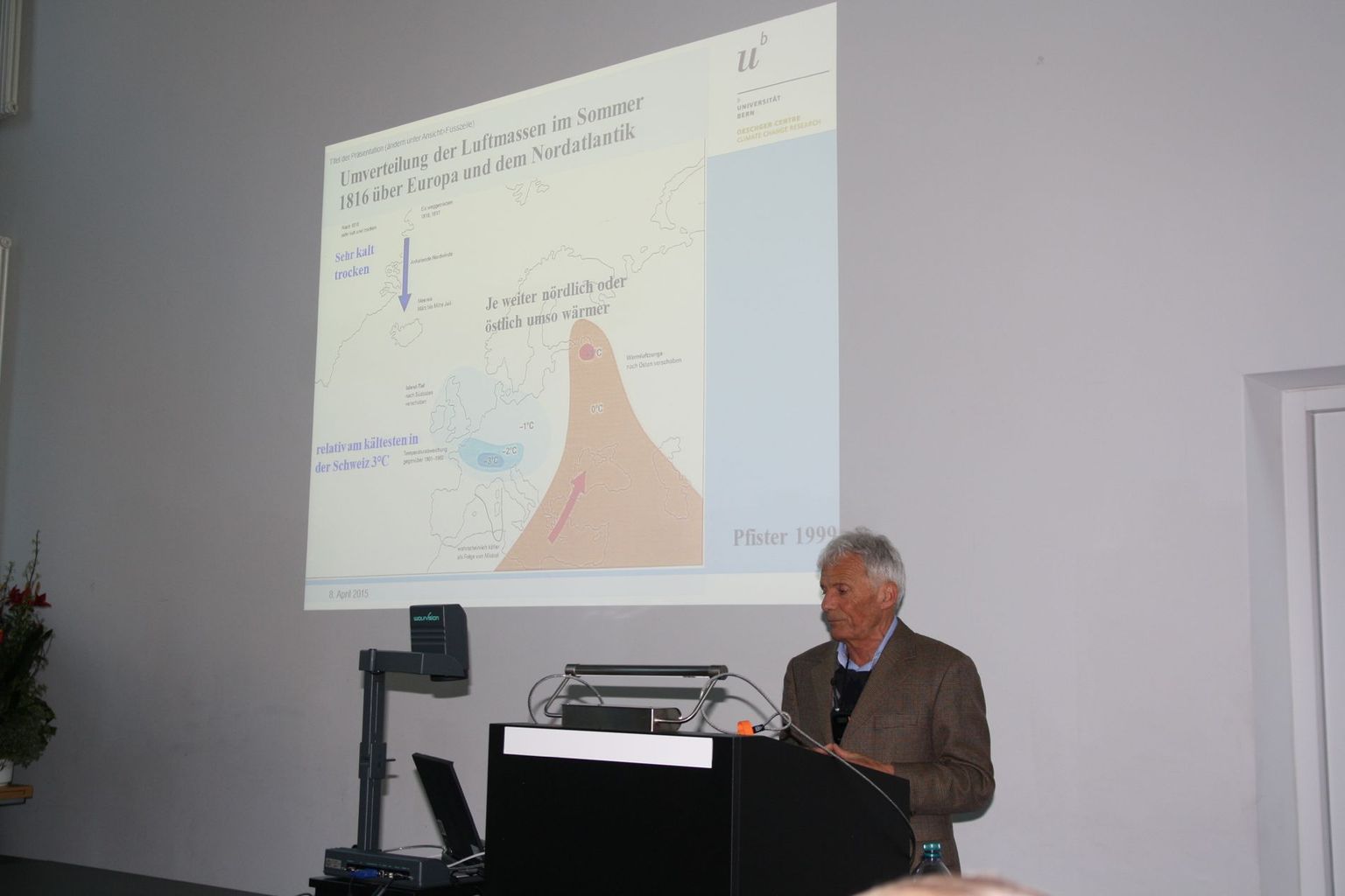 Prof. Chr. Pfister erläutert den Vulkanausbruch und seine Auswirkungen in Europa.