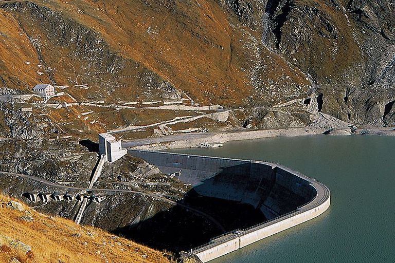 diga di sbarramento lago artificiale produzione di energia