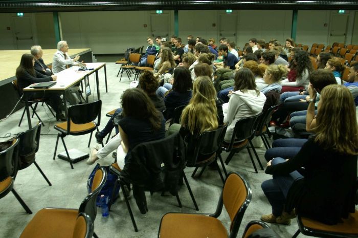 The audience: 50 high school students from Locarno.
