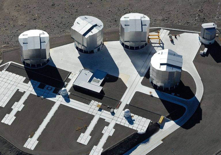 Plateforme d'observation du VLT - Very Large Telescope