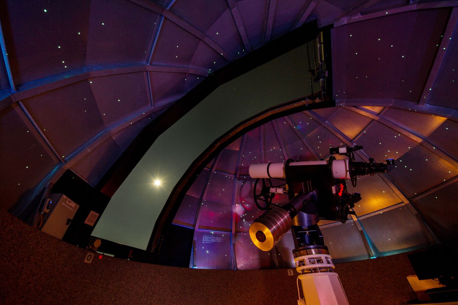 Teleskop in der Sternwarte des Bodensee Planetariums in Kreuzlingen