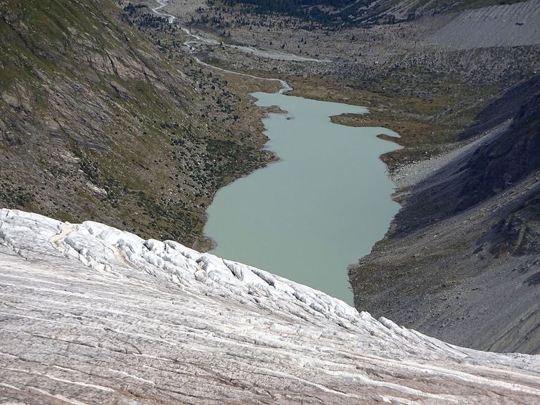 Le glacier de Vadret da Roseg dans les Grisons en été 2016: 900 millions de mètres cubes de glace ont fondu en Suisse en 2016.