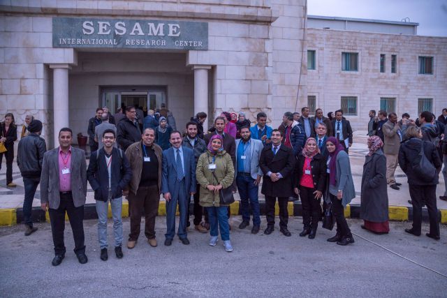 Im Dezember 2016 trafen sich in Jordanien über 100 künftige SESAME-Nutzer und -Nutzerinnen, um das künftige Forschungsprogramm von SESAME zu besprechen.