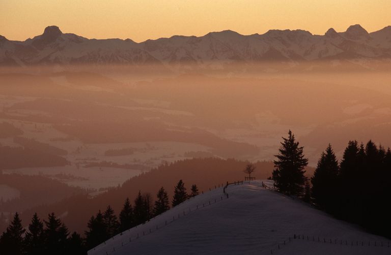 coucher de soleil hiver montanges alpes brume