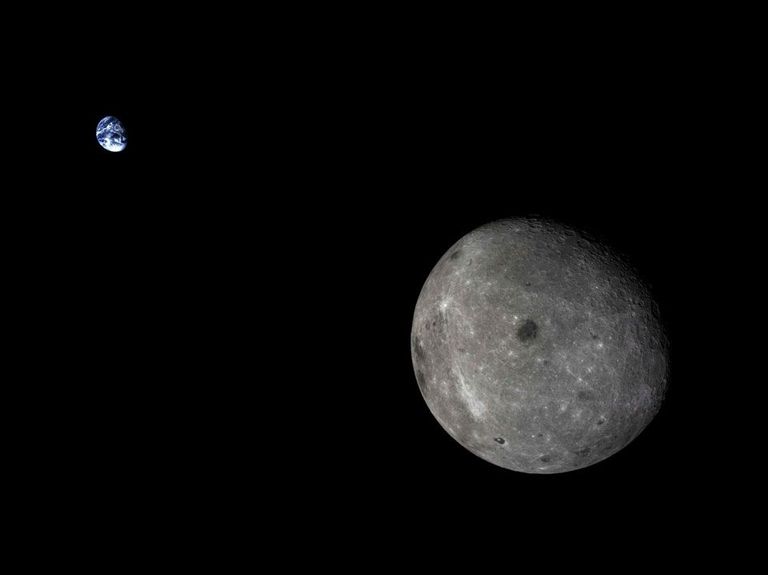 Mond und Erde, aufgenommen von Chang'e 5-T1