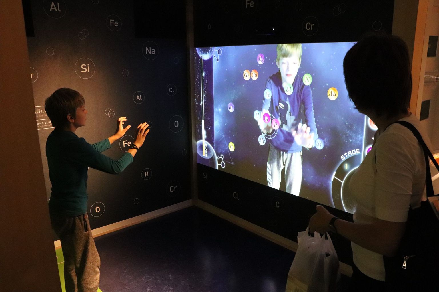 Das KamiokaLab macht Besucher und Besucherinnen über interaktive Exponate mit den Inhalten der Elementarteilchenphysik vertraut. Foto: B. Vogel
