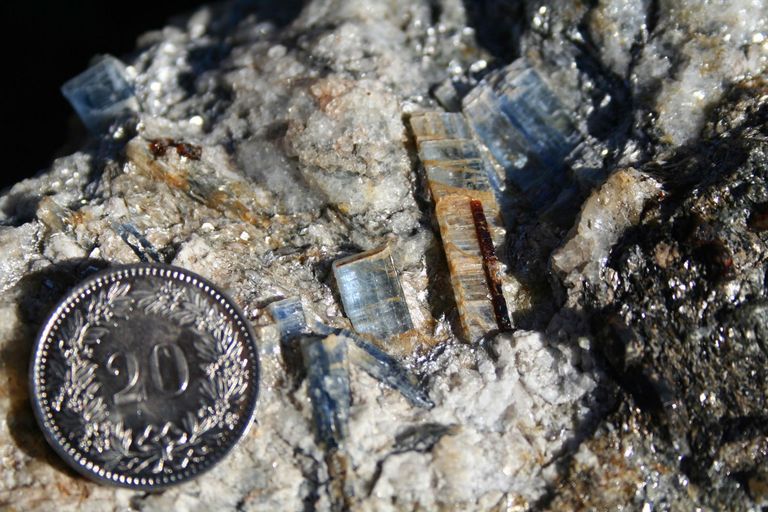 Staurolite and kyanite of Alpe Sponda (TI)