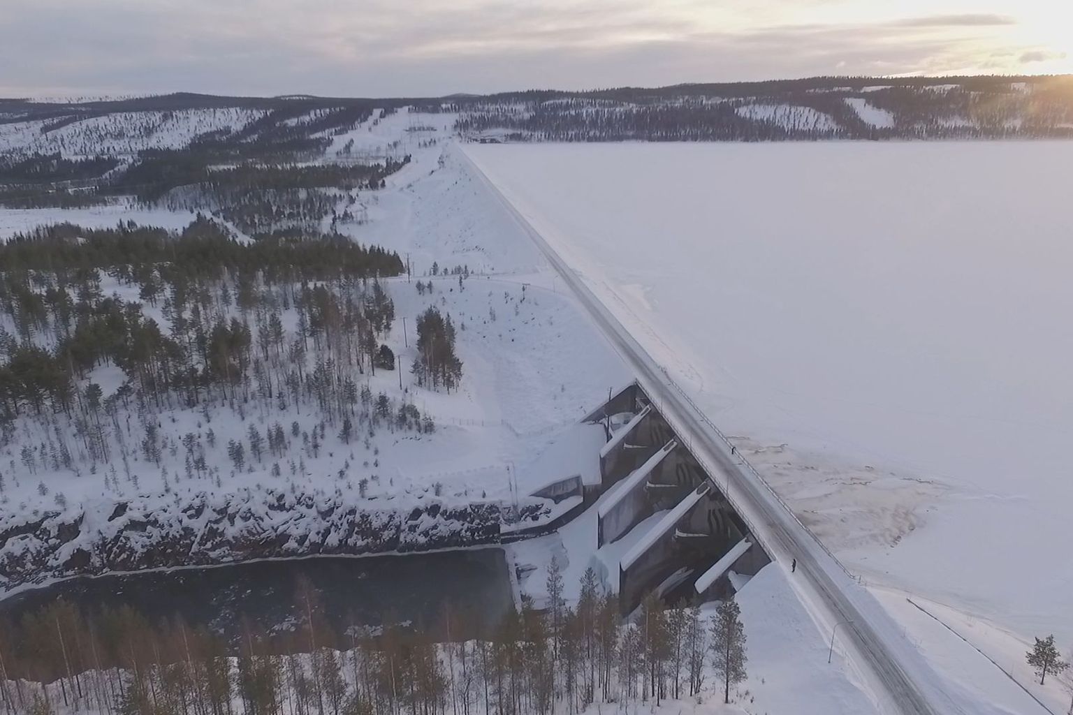 Ein Staudamm in Lappland