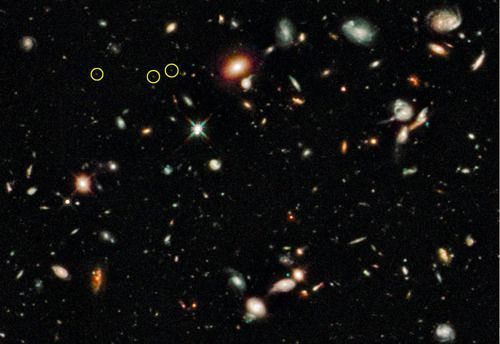 Galaxien an der Grenze des beobachtbaren Weltalls (NASA Deep Field)