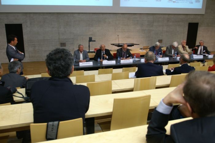 Das Podium anlässlich 60 Jahre CERN diskutierte in Fribourg den Impact des CERN auf die Schweiz.