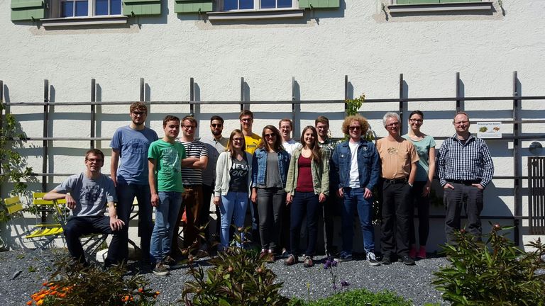 Teilnehmer beim Besuch der Föhnaustellung in Balzers, Liechtenstein