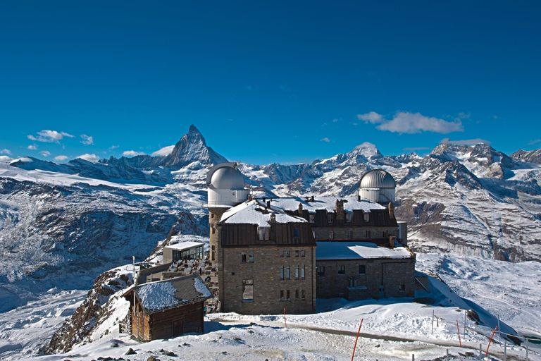3100 Kulmhotel Gornergrat mit Matterhorn nim Hintergrund