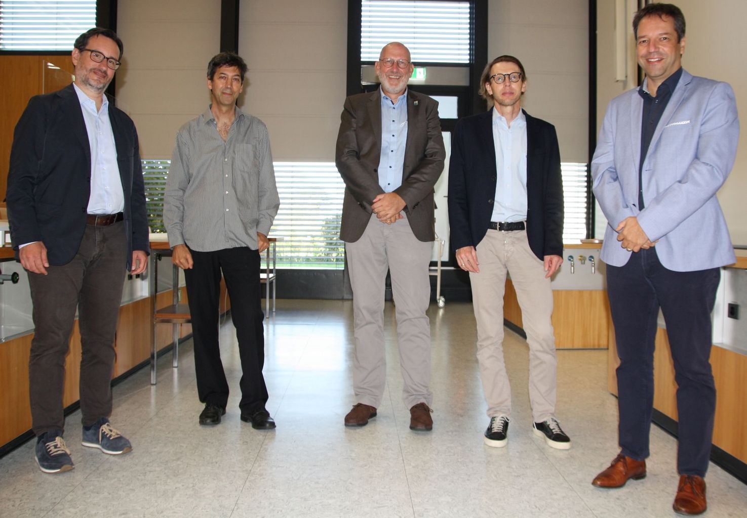 Les cinq intervenants du Symposium Röntgen 2021 (de gauche à droite): Davide Bleiner, Stéphane Paltani, Ralph Claessen, Clemens Schulze-Briese, Marco Stampanoni