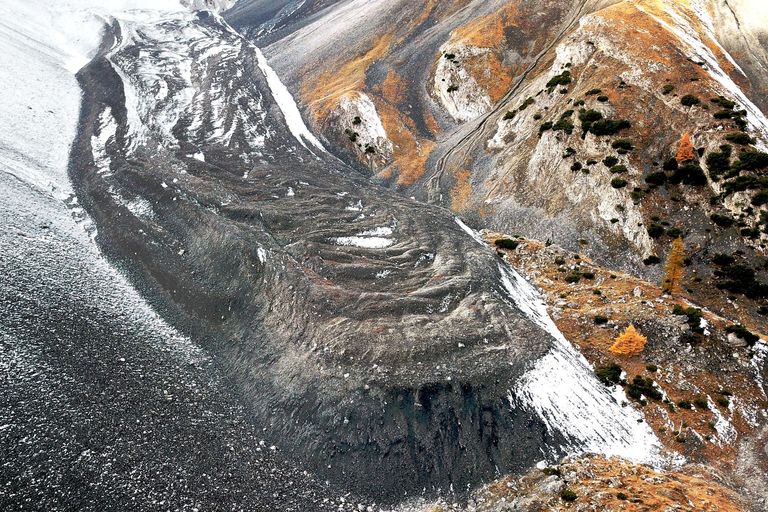 Vista con il drone del ghiacciaio roccioso di Val da l’Aqua (Parco Nazionale Svizzero, Zernez)