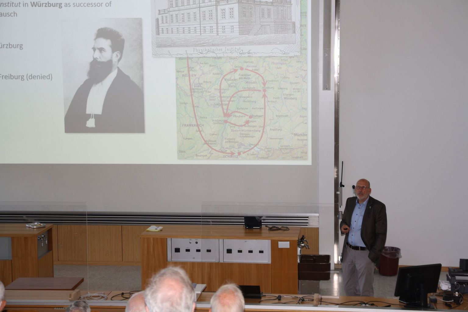 Le professeur Ralph Claessen, de l'université de Würzburg, décrit la carrière de Röntgen.