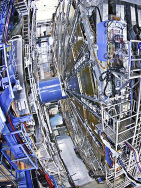 Der ATLAS-Teilchendetektor am CERN während des Baus