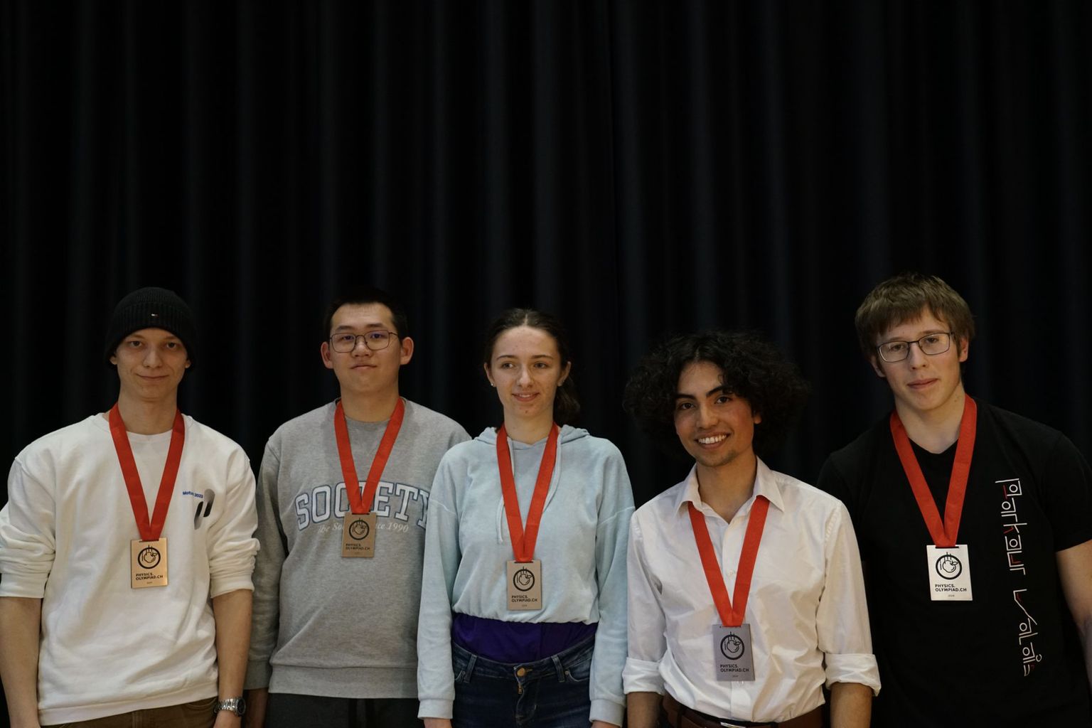 La médaille de bronze est allée à (de gauche à droite) : Florian Brauss, Felix Qingzhou Xu, Noelia Cheridito, Silvan Zumbrunn, Stéphane Weber.