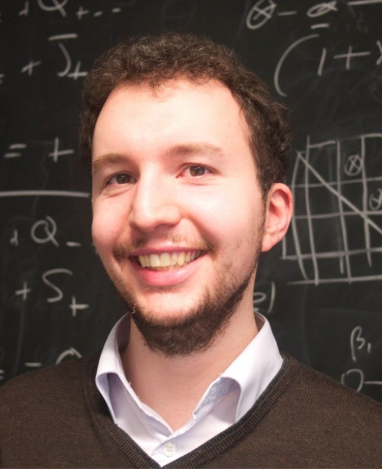 Der an der ETH Zürich tätige Forscher Dr. Alessandro Sfondrini will das 'Holografische Prinzip' Schülern und Studenten verständlich machen.