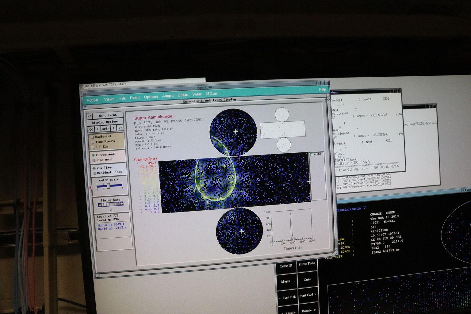 Beispiel eines vom Super-Kamiokande aufgezeichneten Elektron-Neutrinos, das seinen Ursprung in der Atmosphäre hat. Foto: B. Vogel