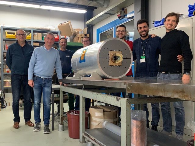 The scientists of the Paul Scherrer Institute with the demonstrator of the superconducting magnet, which was built within the framework of CHART. Far right in the picture: Bernhard Auchmann, who led the research team.