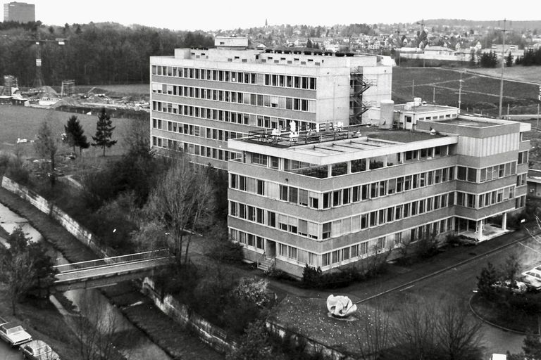Hier wurde Chemiegeschichte geschrieben: die ersten Forschungsgebäude der Eawag in den 1970er-Jahren in Dübendorf.